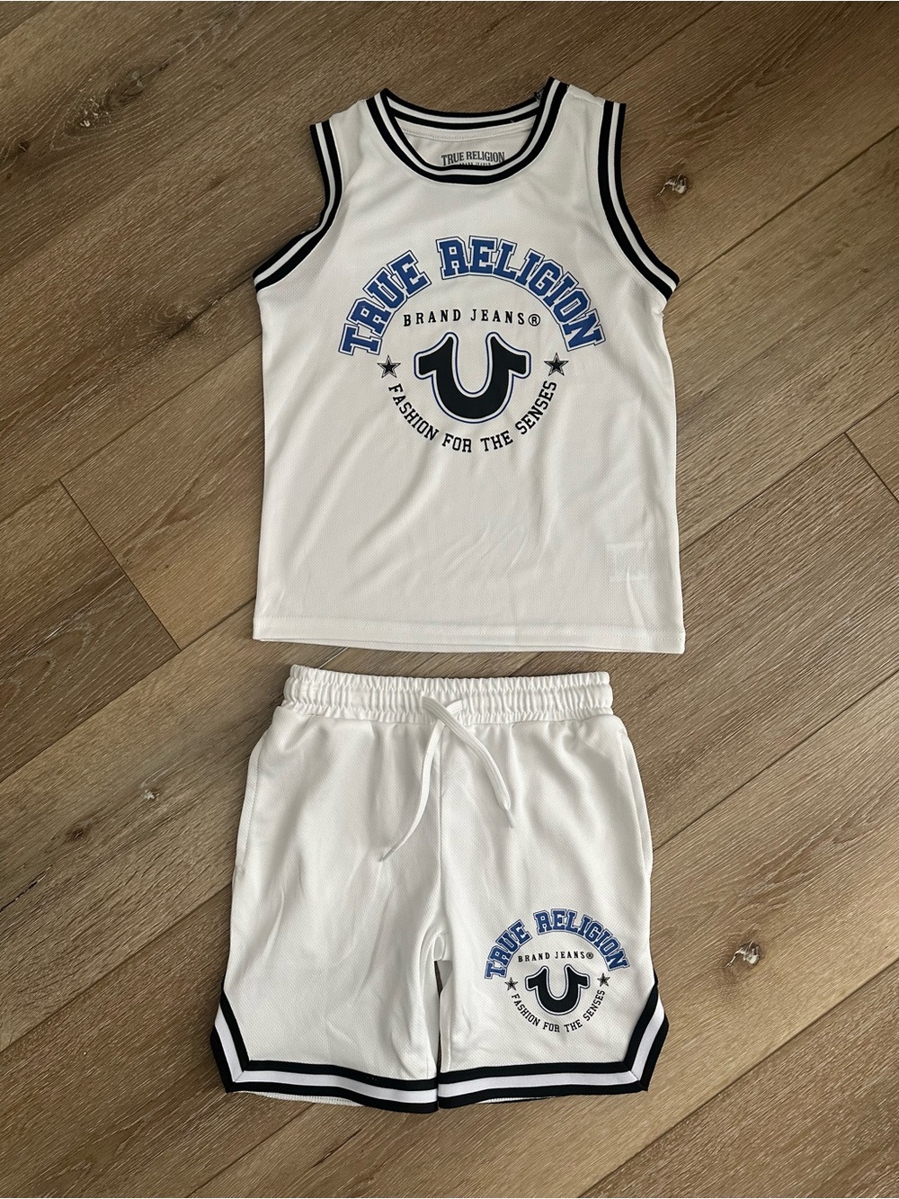 NWOT kids true religion set 5/6